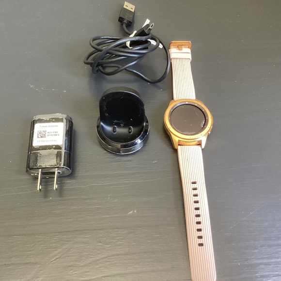 Ladies SAMSUNG GALAXY WATCH SM-R810